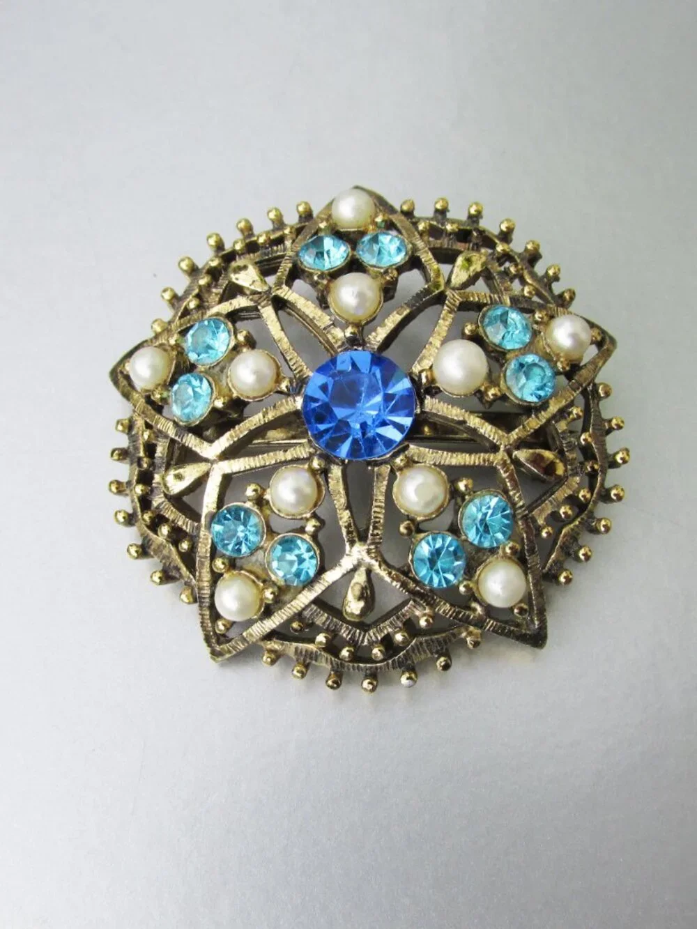 Vintage Blue Rhinestone & Faux Pearl Tone STAR in Circle Gold Tone Brooch Pin